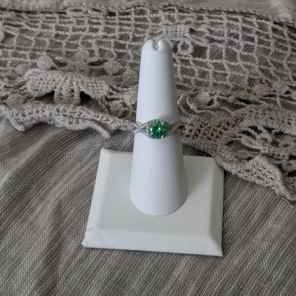 Elegant Green Gemstone Sterling Silver Ring